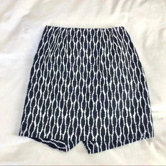 Loft Skirt - Picture 5 of 6